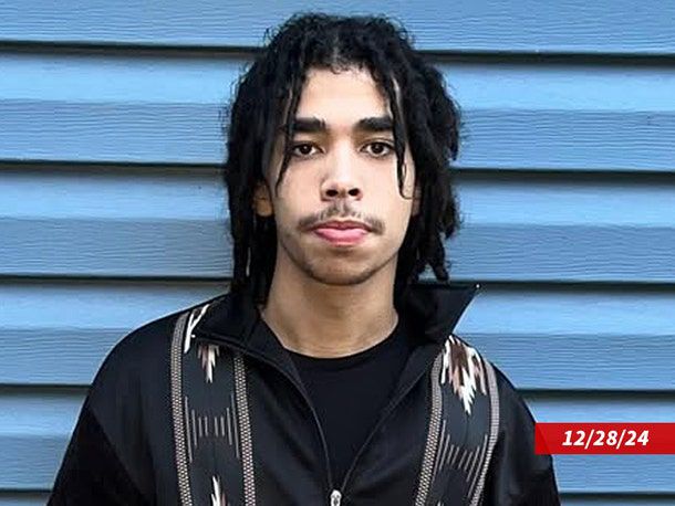 Video: Otvjoker Noah Scurry Shot Dead After He Released Diss Track For His Opps While Wearing Joker Mask 4 4891f87decf64d82978e4c1ba118be2b md9064910942873078321 2