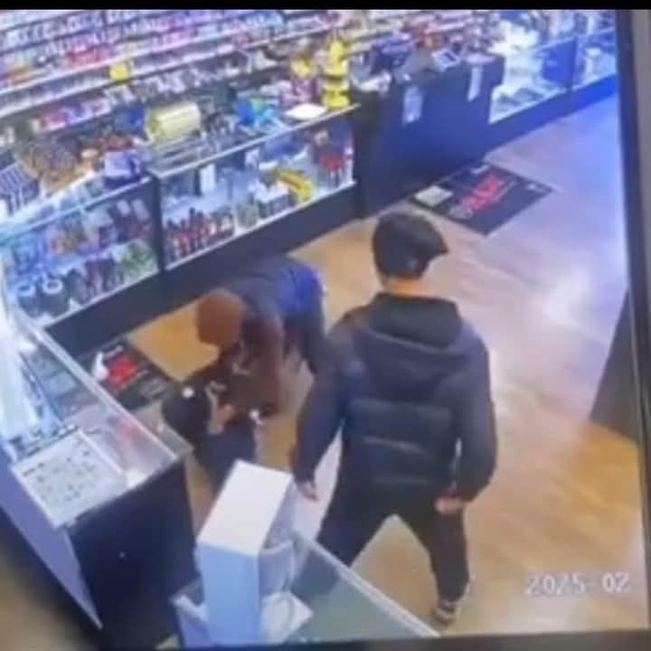 Video: Cctv Footage Showed Moment A Black Guy Shot 2 Men Dead Who Tried To Steal From His Pocket At Vape Store In Towne Point Road 7 fb img 17404668524041016256445756901400 2