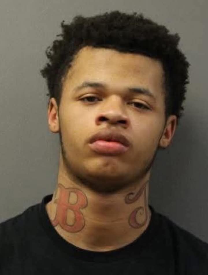 Photo: Mccamury Markell On The Run After He Stabbed His Foster Parents To Death 1 fb img 17404782542737746897075738945857 2