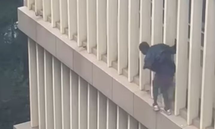 Video: Spiderman Suspect, Onoshana Thando Sadiki, Escaped From Joburg Court In Jeppe Through Window As He Is Seen Climbing The Walls 8 incollage 20250219 0946062523669789291707955556 2