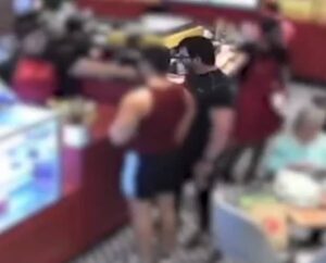 Foto: Padre Fábio De Melo, Se Diverte Com Leandro Rodrigues Na Cafeteria Após Ir À Academia Em Joinville 1 f9695b5e 8939 4ad1 b476 dab19913e8f4 1 300x242 2