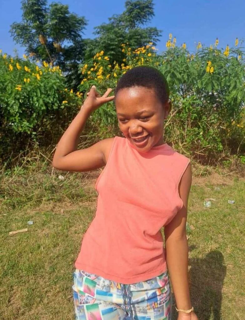 fb img 17502514692915930869133975709592 784x1024 2