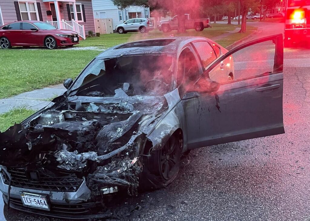 Video: Man, Deon Olajuwon, Shared Pictures Of His Burnt Car Done By His Ex-Girlfriend, Kiara Lewis 03Keedo 3 incollage 20250607 2045005162665012884866985518