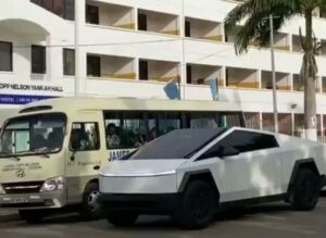 Video: Girl Riding A Man In His Car In African Union Hall Jcr Pent In Viral Leaked 1 incollage 20250608 1901024116060682736543796596 300x219 2