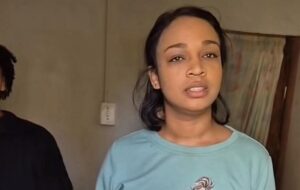 Video: Vrou, Prudence Carolus Damons, Betrap Op Ontrouheid Deur Haar Man In Die Venster Met 'N Ander Man Terwyl Sy Kfc Hoender En 500 Ml Coke Geëet Het. 1 incollage 20250703 1607466017461725484670466892 300x190 2