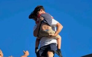 Video: John Samson Saved Autistic Boy Who Was Standing On Monorail Rails In Hersheypark 1 incollage 20250831 2237412794707712142470410172 300x188 2